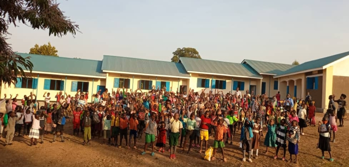 Die neue Grundschule in Munamba ist fertig!